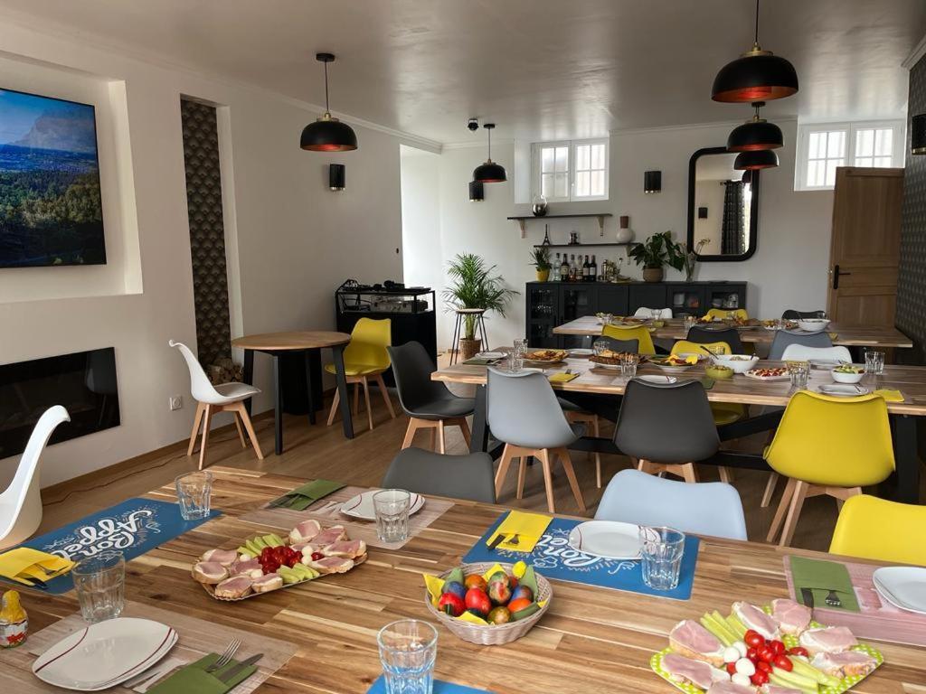 La Maison Des Amis En Normandie Pontfarcy Eksteriør bilde